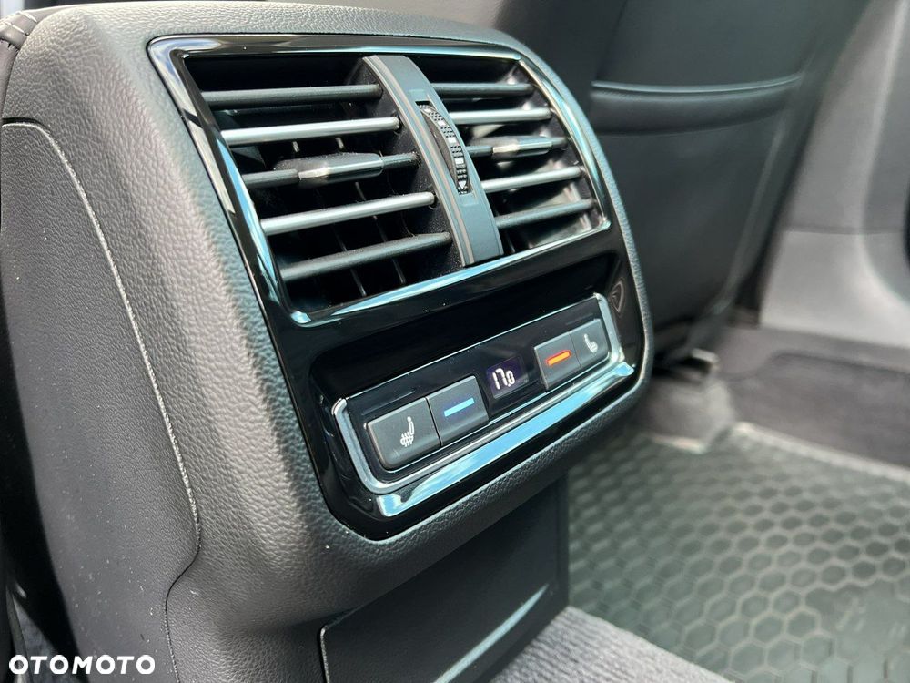 Volkswagen Passat - 18