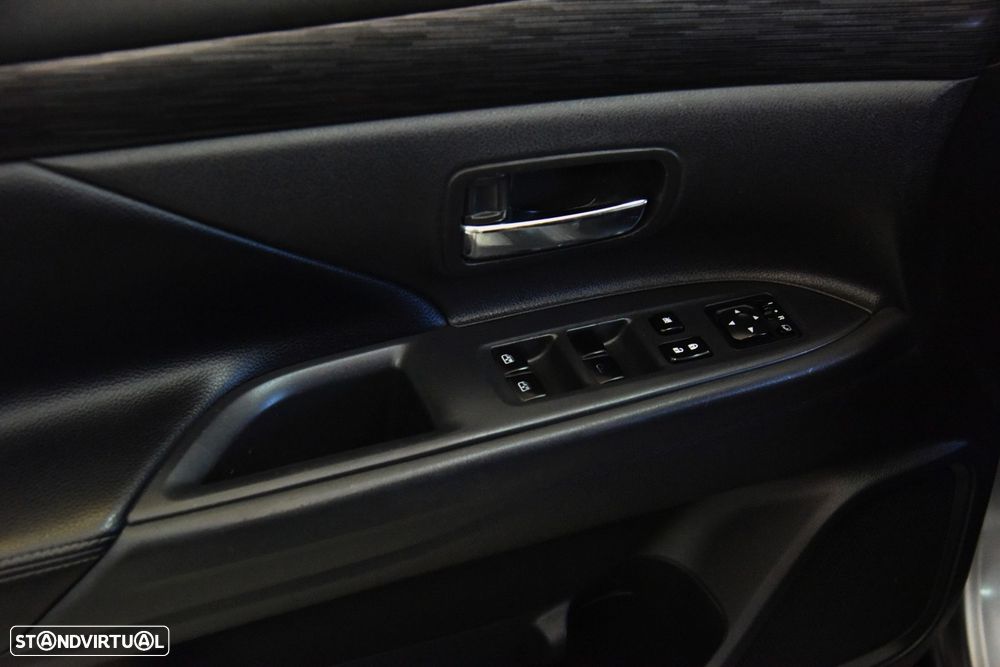 Mitsubishi Outlander 2.2 DI-D Intense - 26