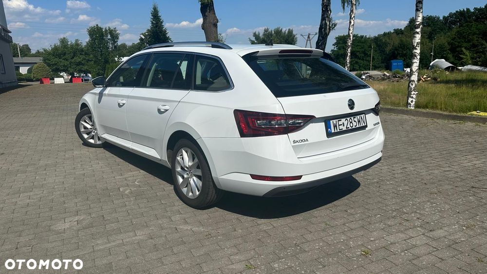 Skoda Superb 2.0 TDI Style DSG - 4
