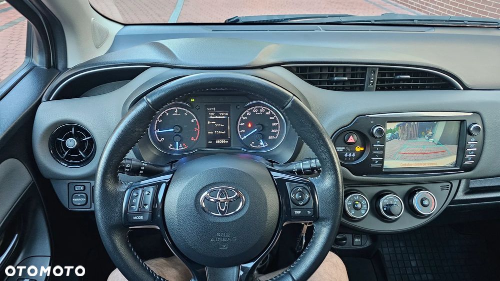 Toyota Yaris 1.0 Premium - 36