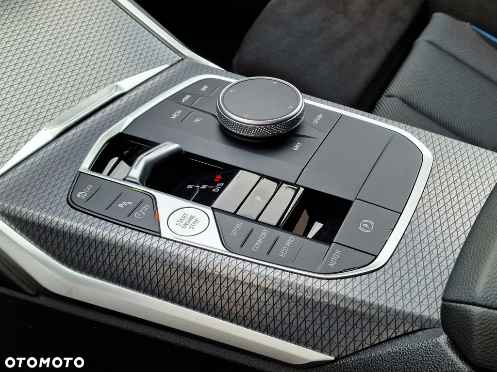 BMW Seria 3 330i xDrive M Sport - 24