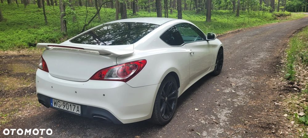 Hyundai Genesis Coupe 2.0 TCI Premium - 8