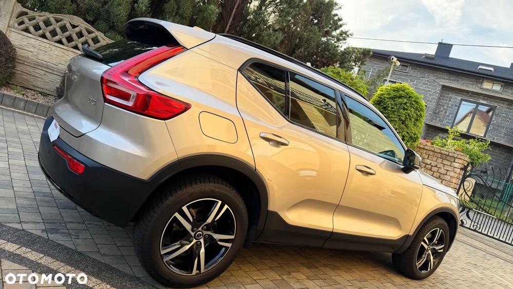 Volvo XC 40 B3 B DKG Ultra Black Edition - 11