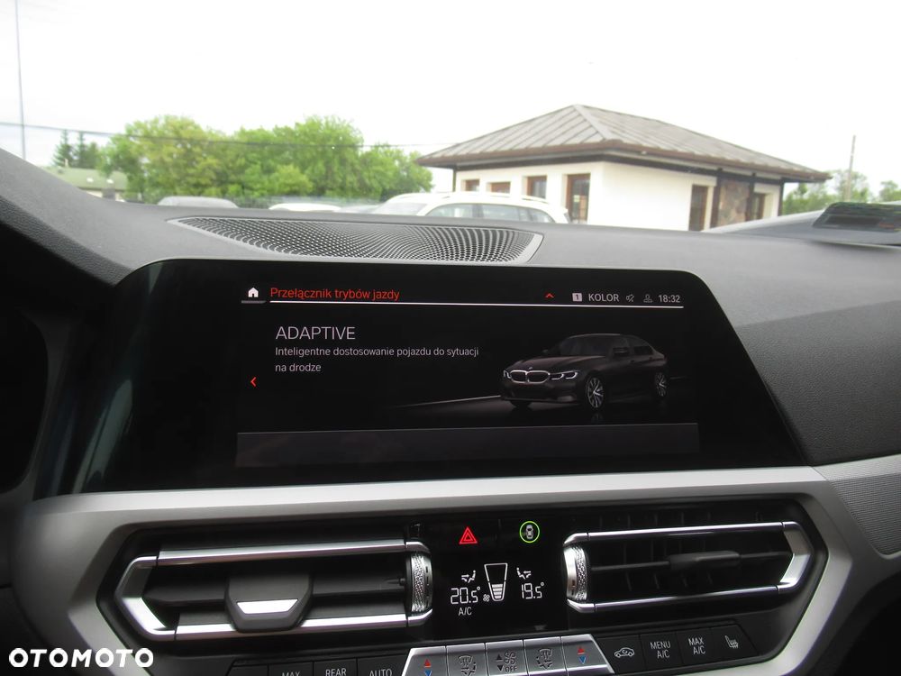 BMW Seria 3 330i xDrive - 27