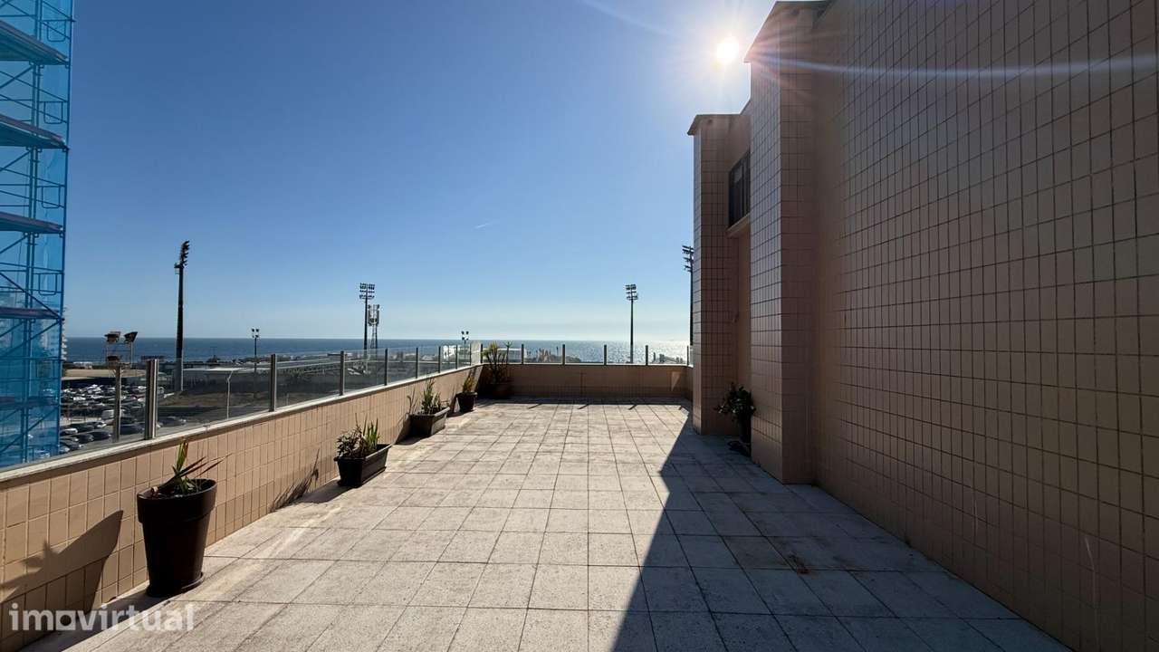 Apartamento T3 Duplex (Terraço e Vista Mar) - Grande imagem: 2/32