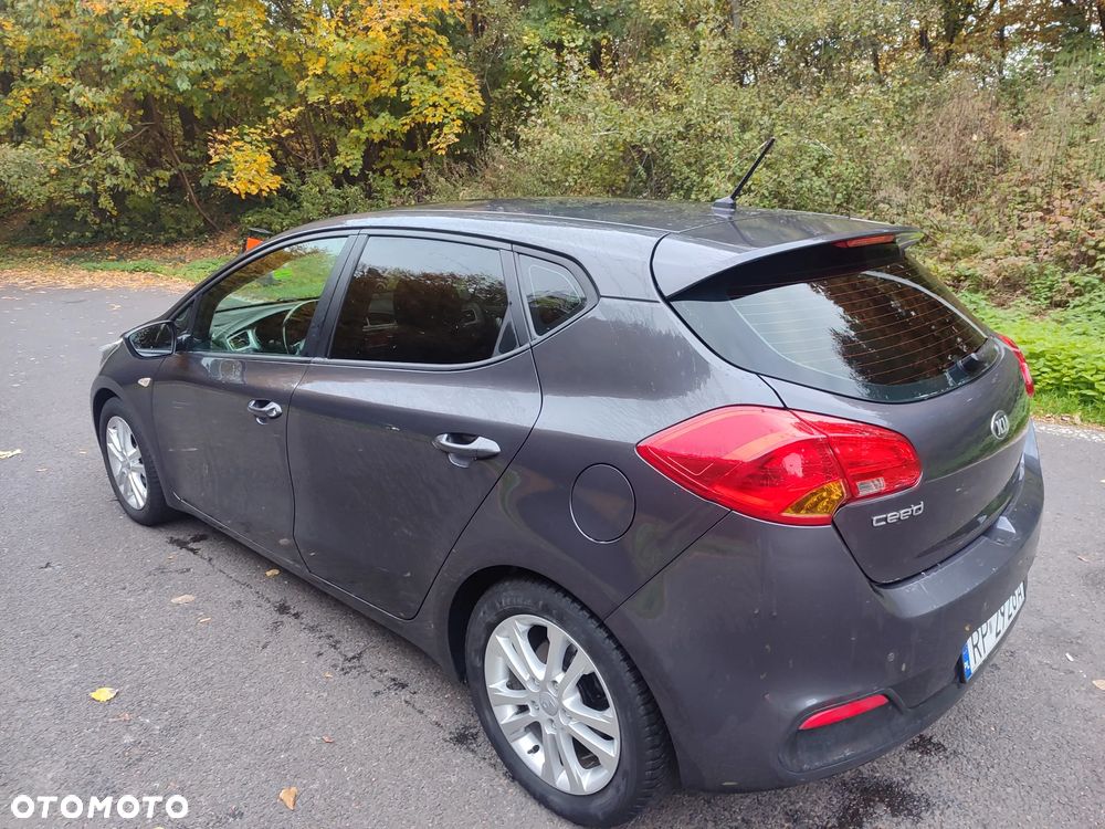 Kia Ceed - 8
