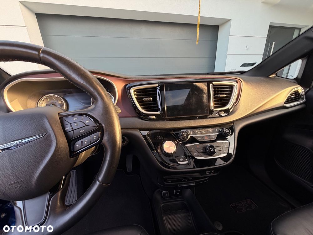 Chrysler Pacifica - 8