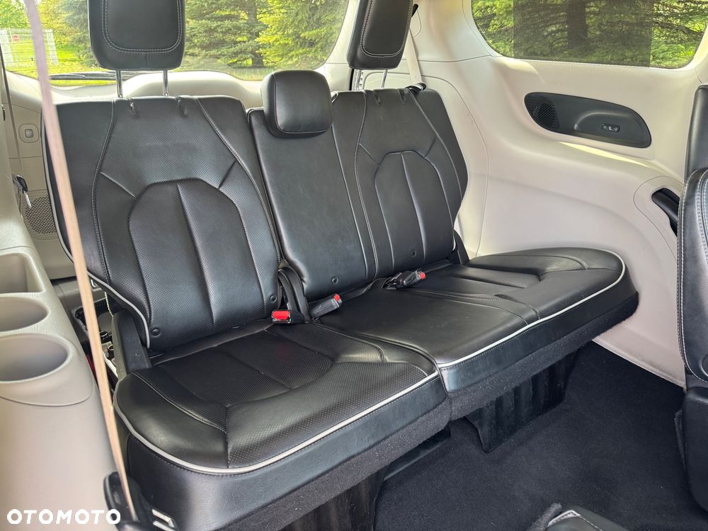 Chrysler Pacifica - 32