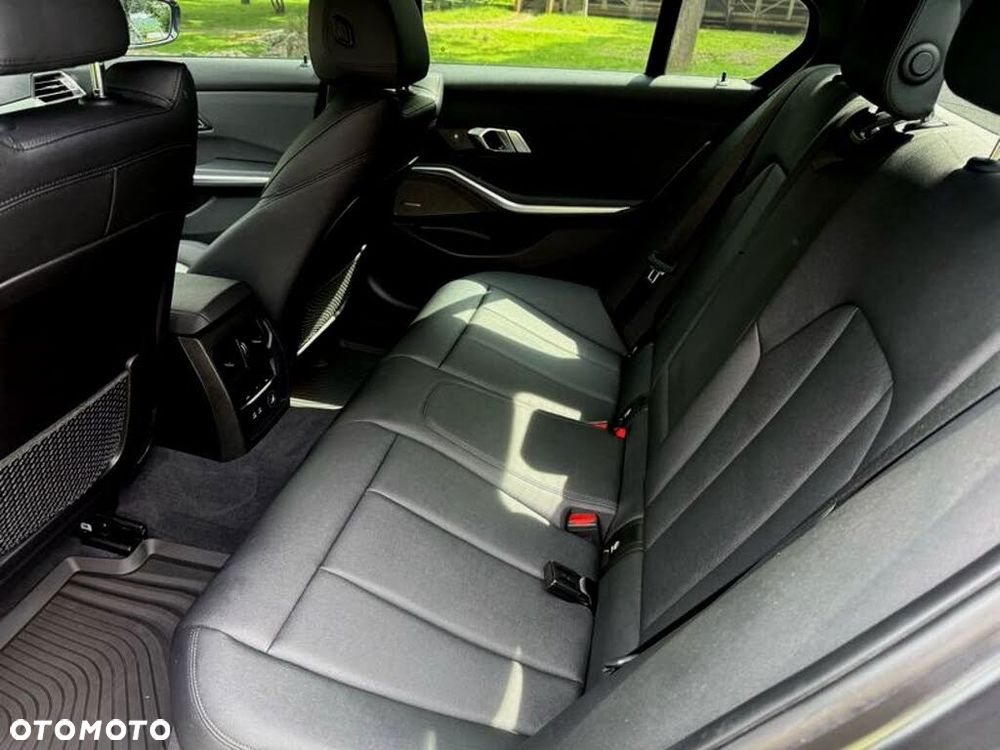 BMW Seria 3 M340i xDrive - 18