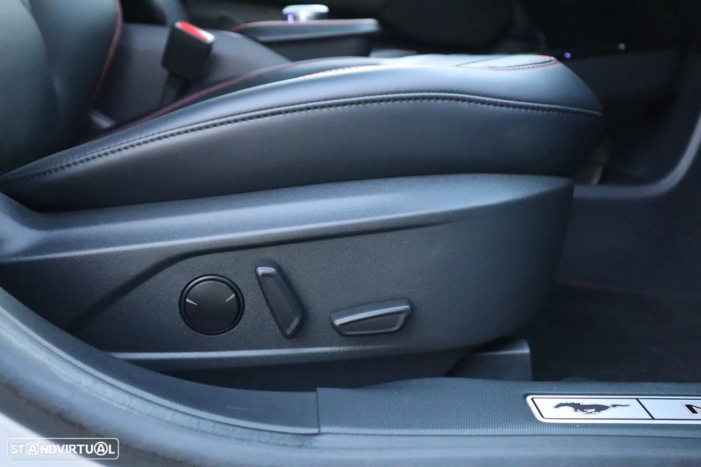 Ford Mustang Mach-E 75.7 kWh Premium AWD - 27