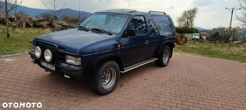 Nissan Terrano 2.4 - 1