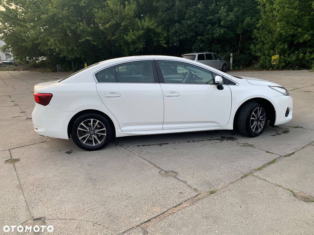 Toyota Avensis 1.6 Premium - 4