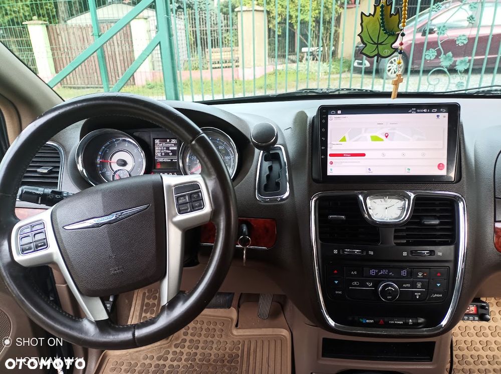 Chrysler Town & Country 3.6 Limited - 7