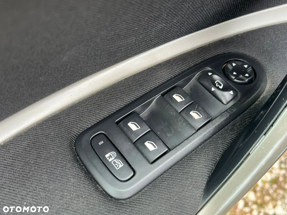 Citroën C5 2.0 HDi Dynamique Equilibre Navi - 23