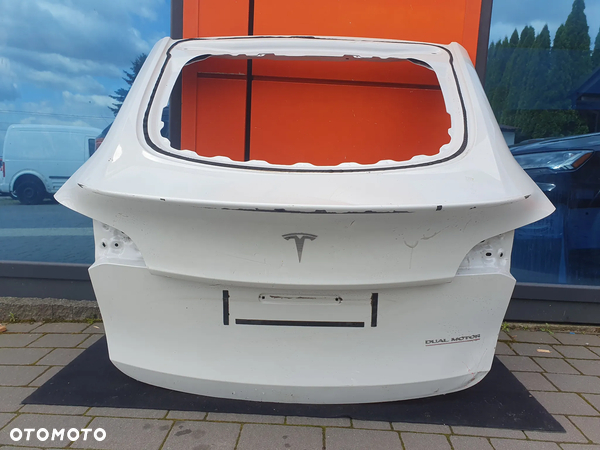 klapa bagażnika tył tylna tesla model Y