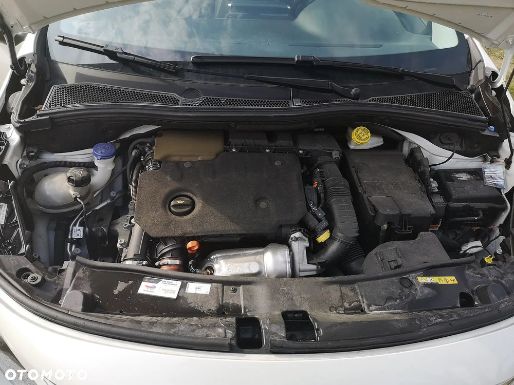Peugeot 2008 BlueHDi 100 Allure - 21