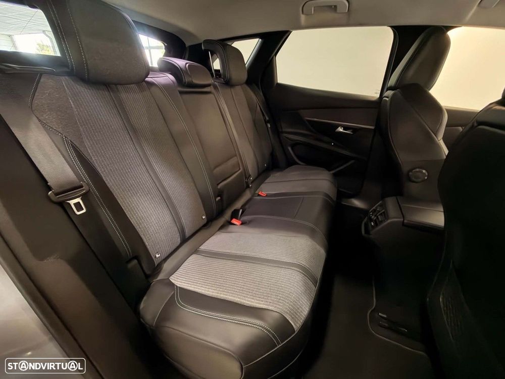 Peugeot 3008 1.6 Hybrid Allure e-EAT8 - 23