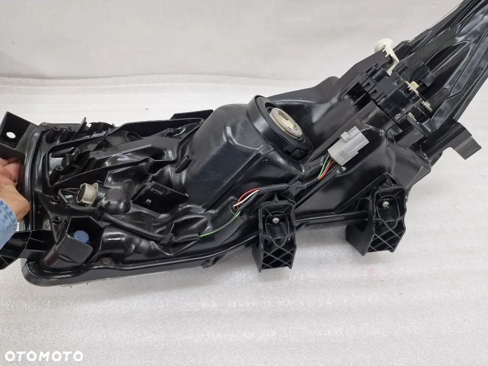 TOYOTA COROLLA E16 E18 13- LAMPA LED PRAWA PRZEDNIA PRZÓD , NR 81110-02E71-00 , NR AUKCJI LL61 - 17
