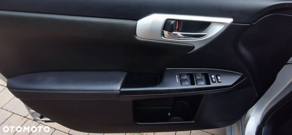 Lexus CT 200h Prestige - 18