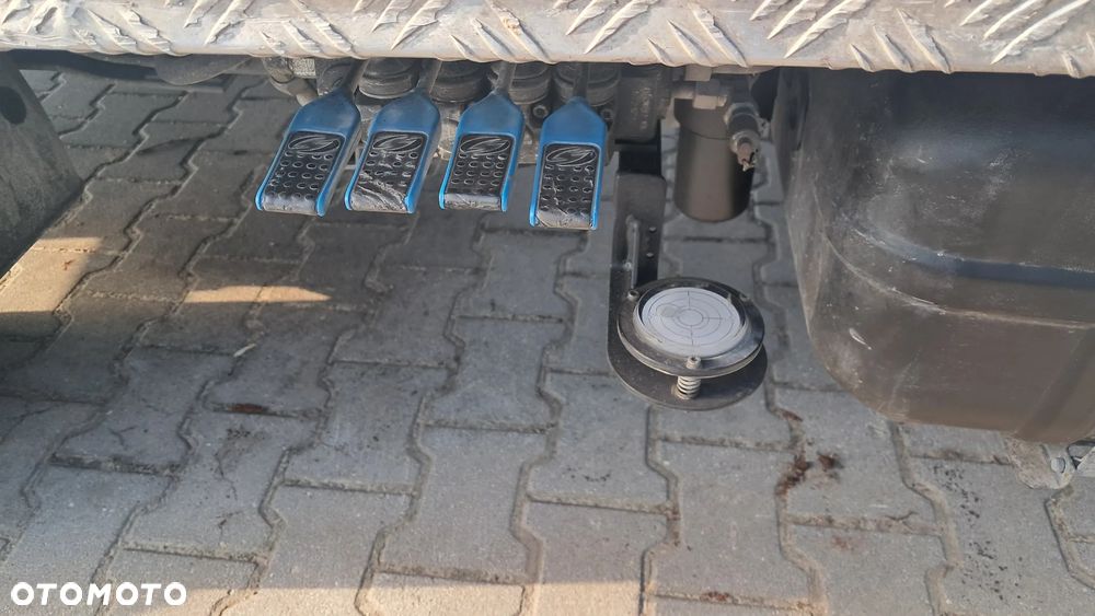 Nissan Cabstar . Podnośnik koszowy 20m . Hydraulika . - 4