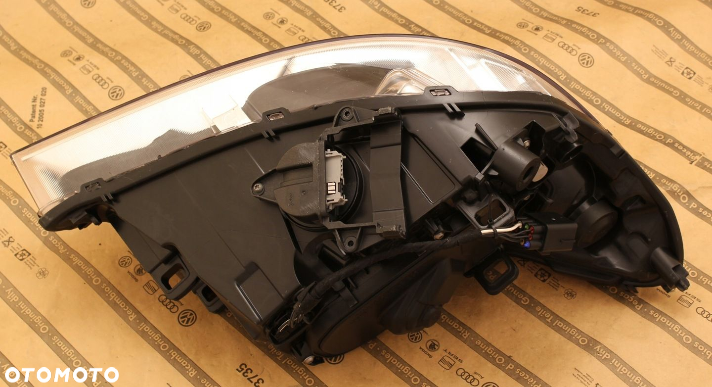 VOLVO S60 V60 10-13 LAMPA PRZÓD BI-XENON - 2
