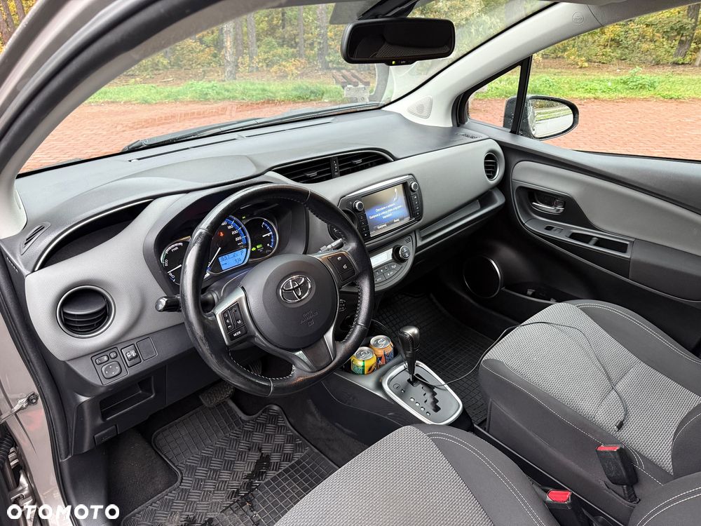 Toyota Yaris Hybrid 100 Selection Passion - 12