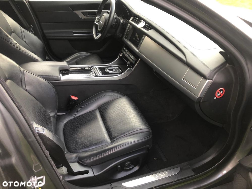 Jaguar XF 2.0 i4D Prestige - 18