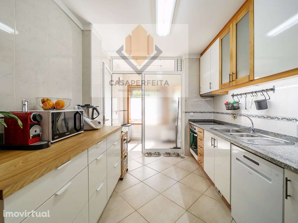 Apartamento T1+1 com Garagem fechada para 1 carro - Canelas - Grande imagem: 3/27