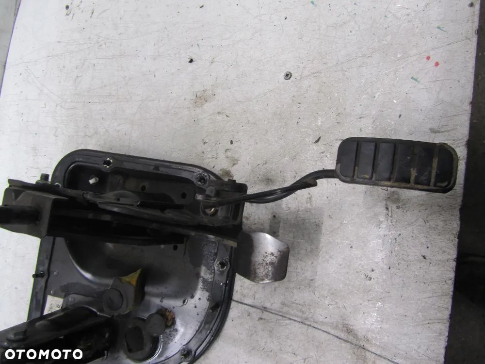 renault master II 2.8 DCI eu podstawa pedałów-pedał gazu-hamulca-sprzęgła - 2