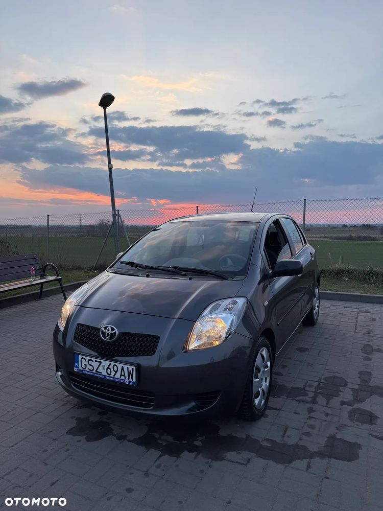 Toyota Yaris 1.3 Terra - 1