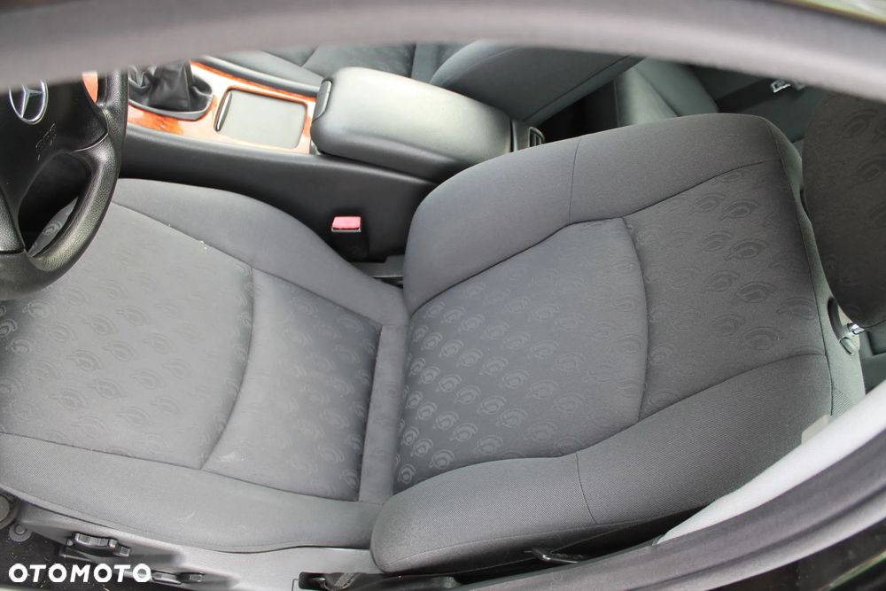 Mercedes-Benz Klasa C 200 CGI Elegance - 31