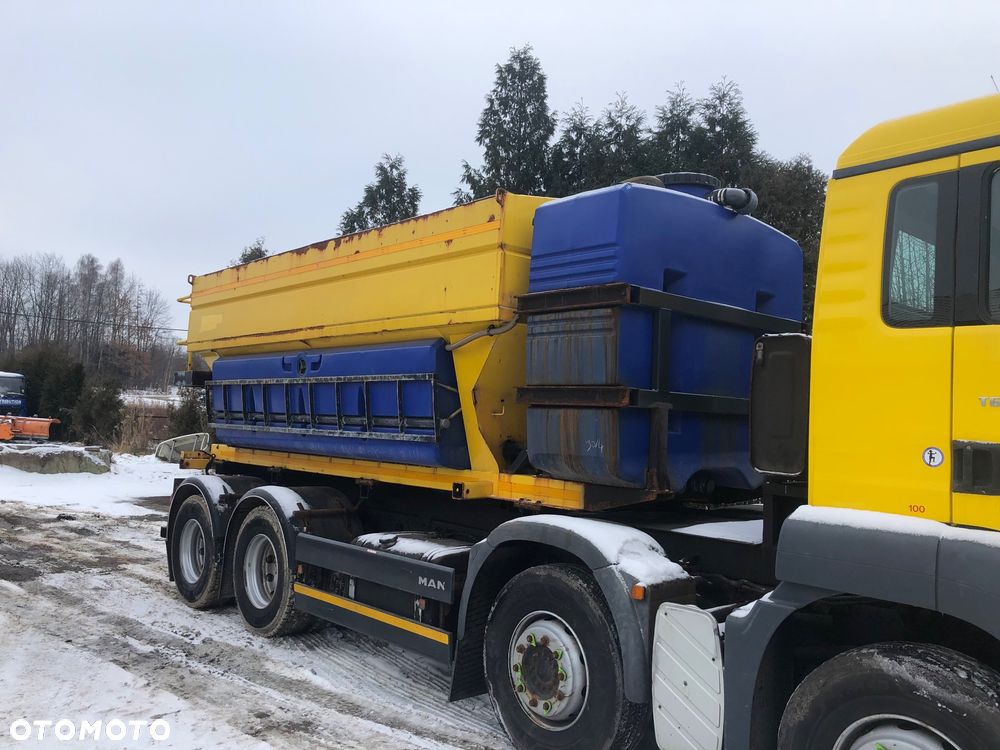 MAN TGS 32.360 8x4 piaskarka solarka schmidt euro5 pług - 9