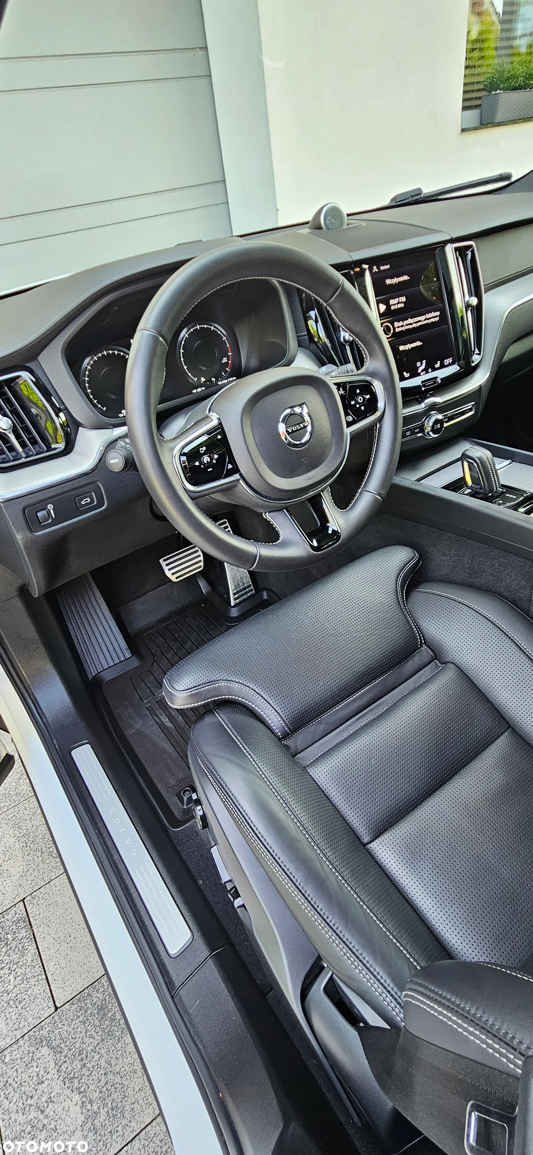 Volvo XC 60 B4 B R-Design - 17