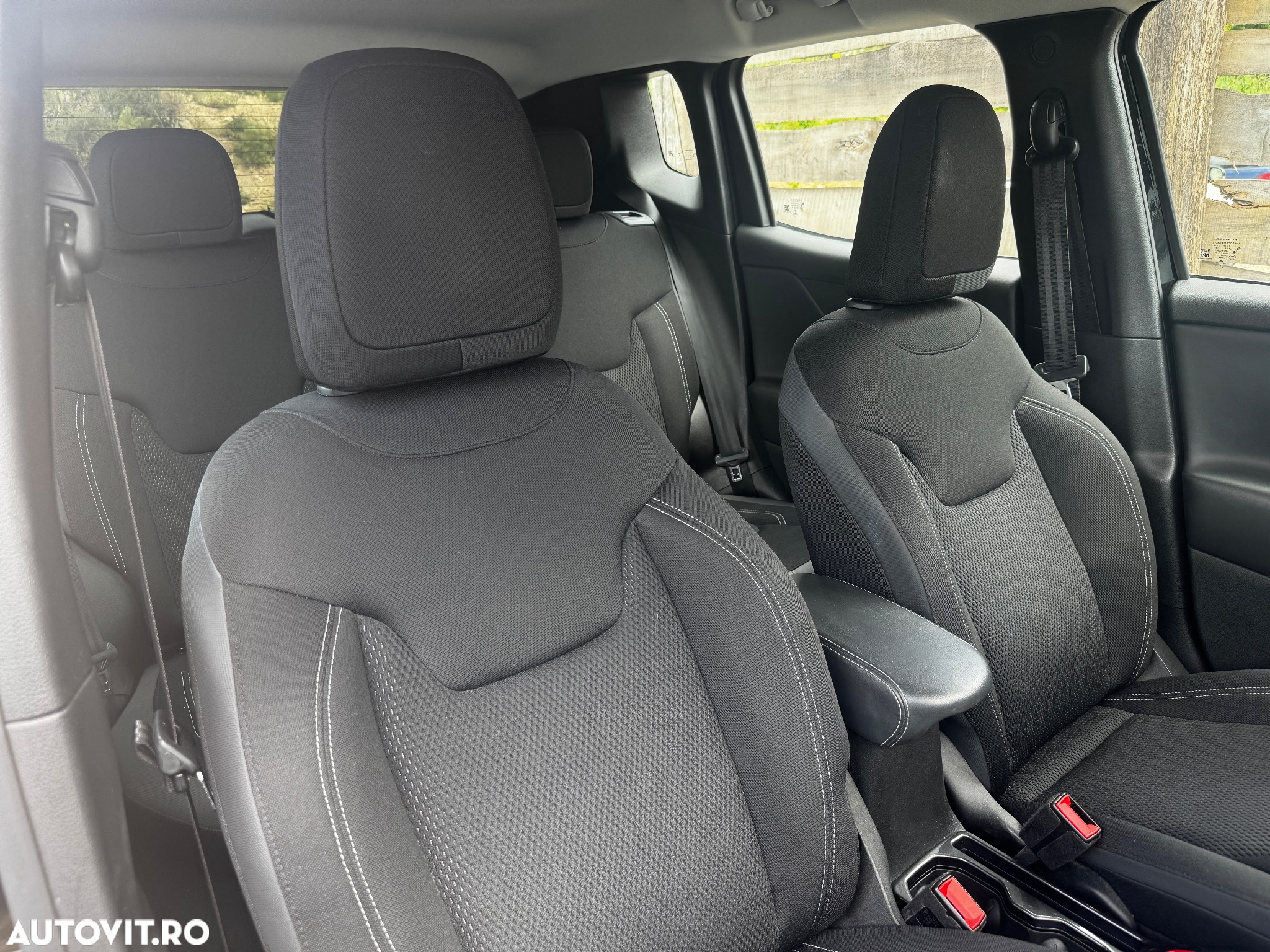 Jeep Renegade - 30