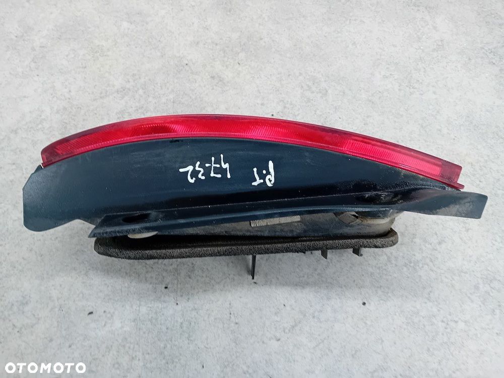 LAMPA TYLNA PRAWA NISSAN MICRA III K12 HATCHBACK 5D - 4