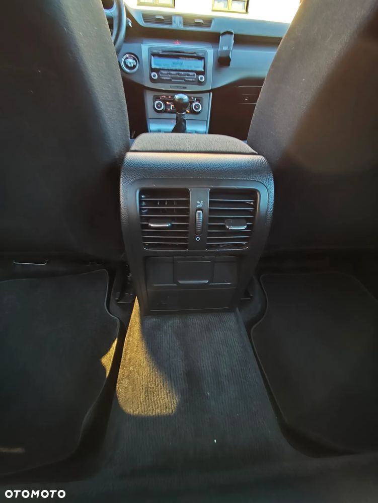 Volkswagen Passat - 15