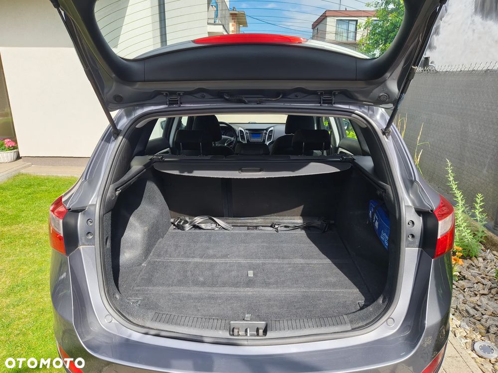 Hyundai i30 i30cw 1.6 CRDi Fifa World Cup Edition - 13