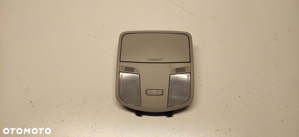 KIA STONIC LAMPKA OŚWIETLENIE KABINY SCHOWEK 17- 92800-F2000/J9100 - 1