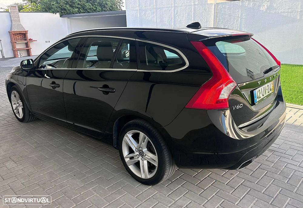 Volvo V60 2.4 D6 Momentum AWD Phev - 4