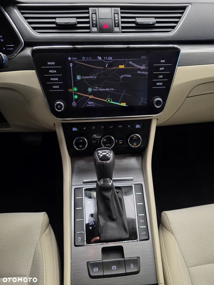 Skoda Superb 2.0 TDI SCR Style DSG - 38