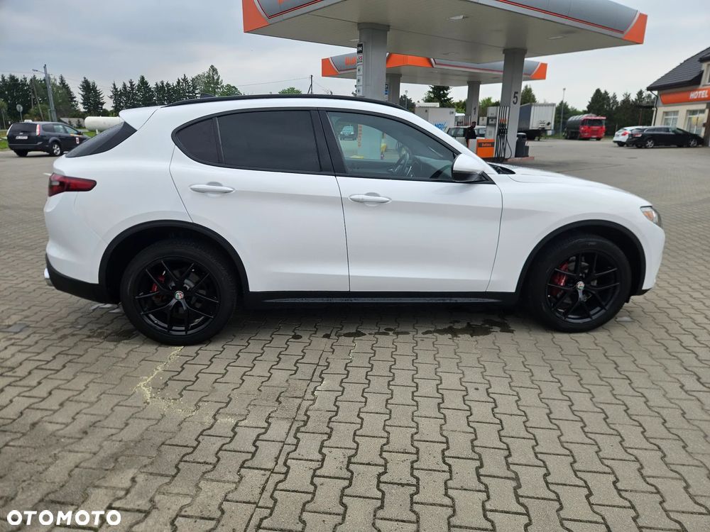 Alfa Romeo Stelvio 2.0 Turbo 16V AT8-Q4 Ti - 10