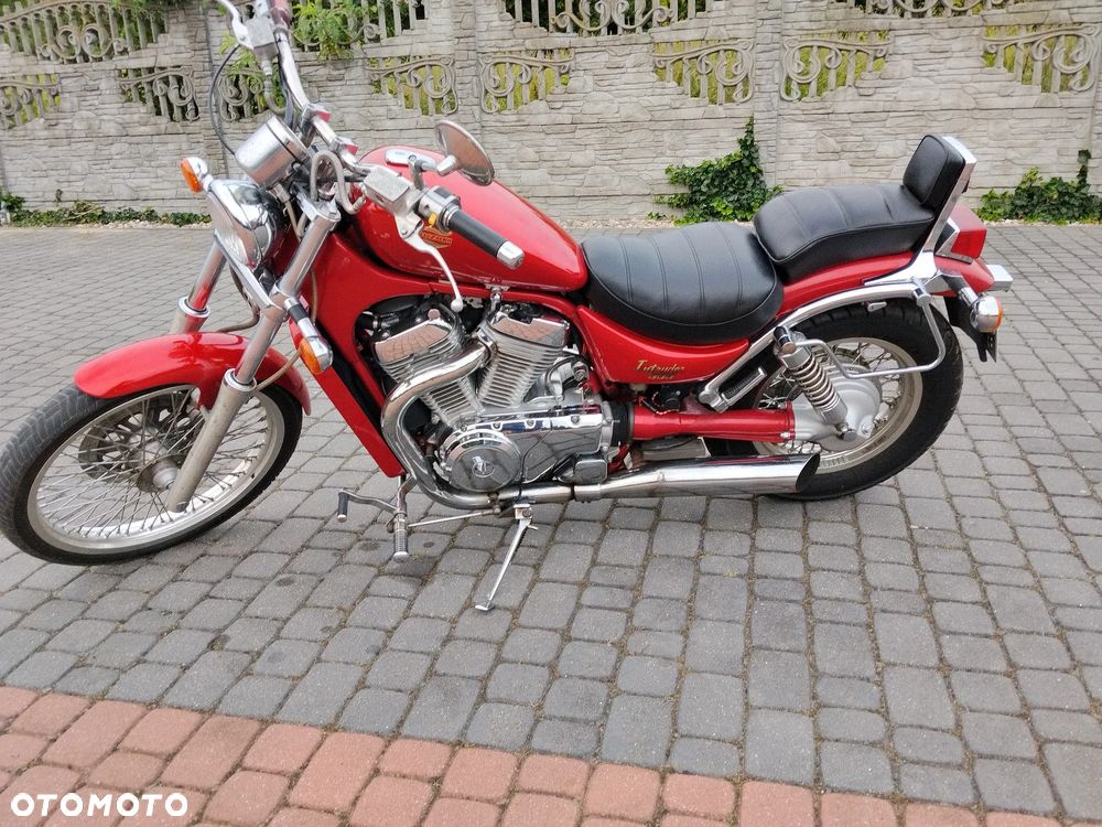 Suzuki Intruder - 4