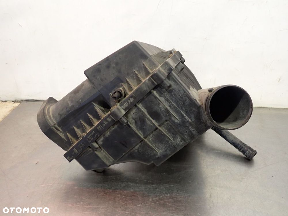 OBUDOWA FILTRA POWIETRZA VOLKSWAGEN GOLF V  3C0129607AF   3C0129601AM - 4