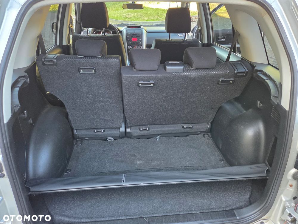Suzuki Grand Vitara 1.9 DDiS Comfort DPF Family - 26