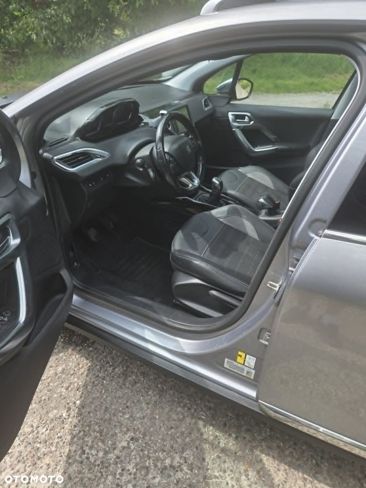 Peugeot 2008 1.2 Pure Tech Style EU6 - 10