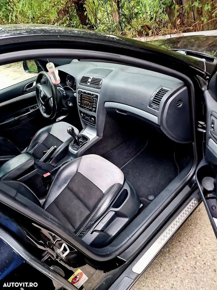 Skoda Octavia Combi 2.0 TDI CR DPF RS - 9