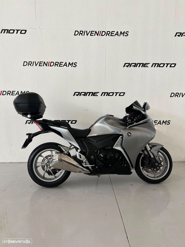 Honda VFR - 2