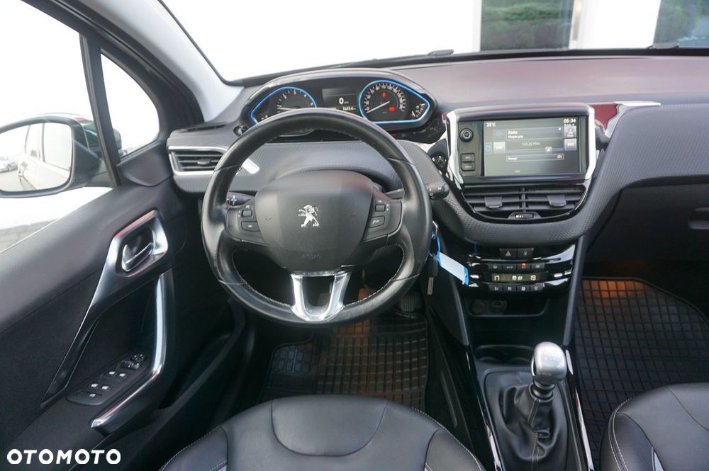Peugeot 2008 1.6 BlueHDi Allure S&S - 17
