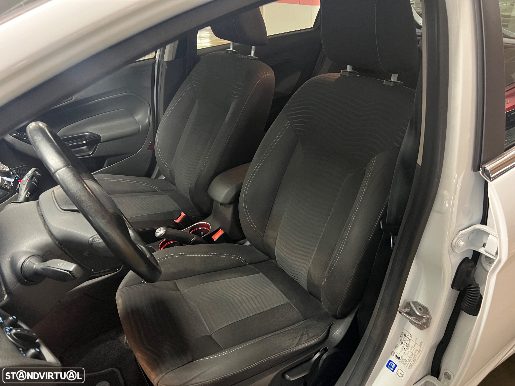 Ford Fiesta 1.0 EcoBoost S&S TITANIUM - 9
