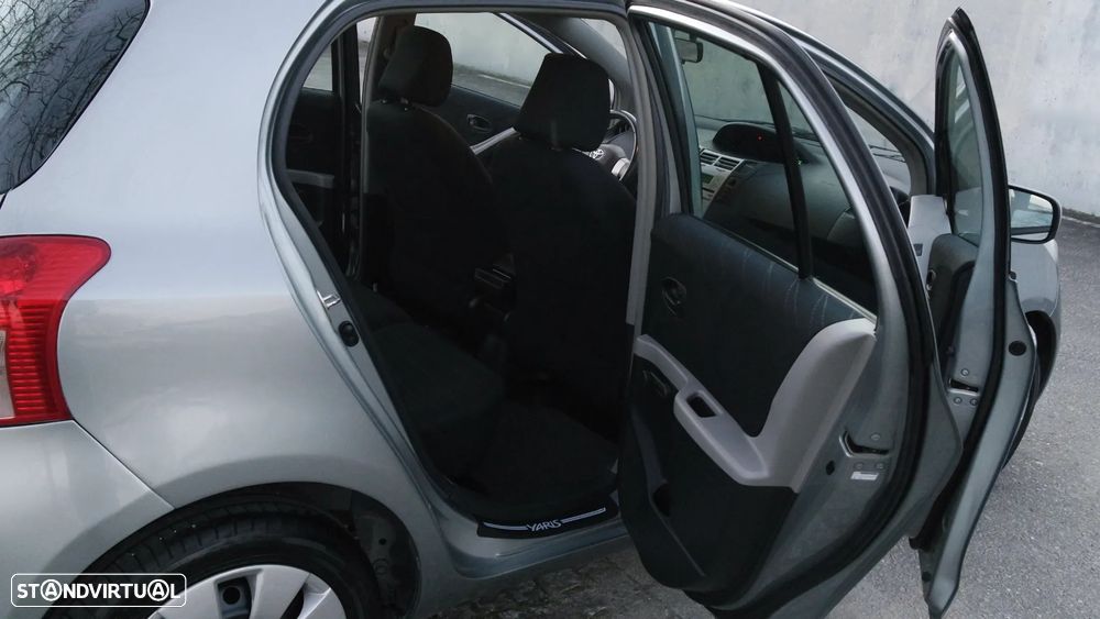 Toyota Yaris 1.0 VVT-i Comfort+AC+VSC - 55